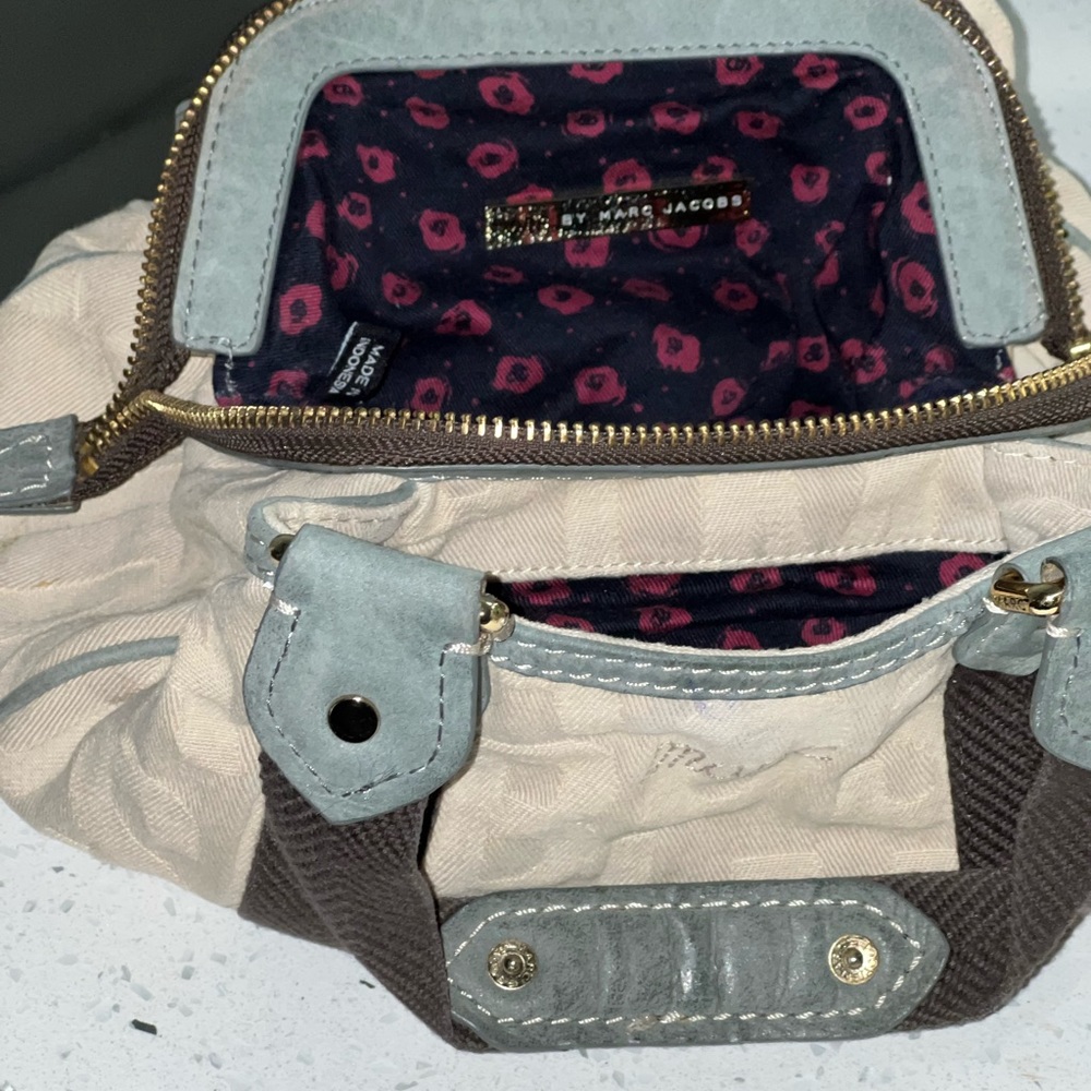 Cute Marc by Marc Jacobs handbag wore a handful of time purchase from Macy’s
